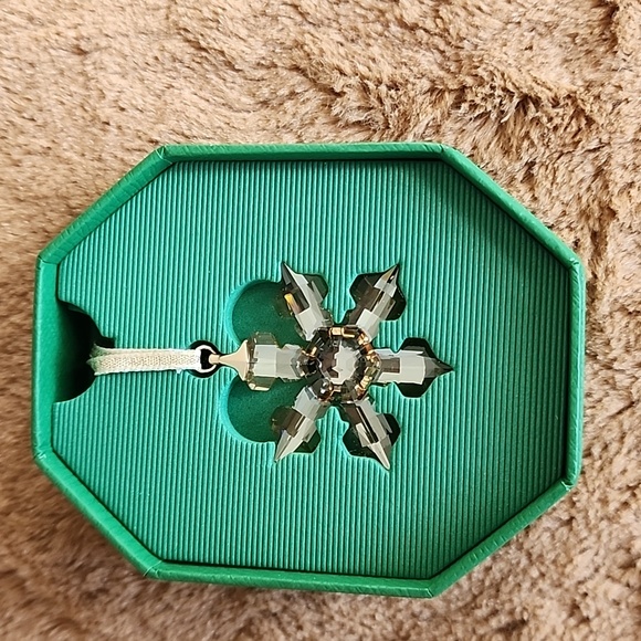 Swarovski annual ornament 2022 gold tone - Picture 2 of 8